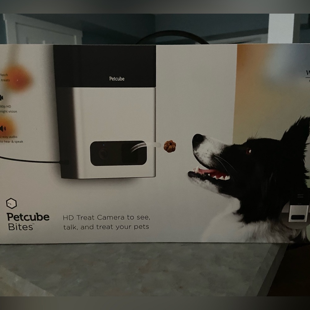 PETCUBE Bites WiFi and treat dispenser